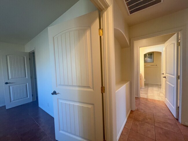 Building Photo - 5915 Thunder Ridge Rd