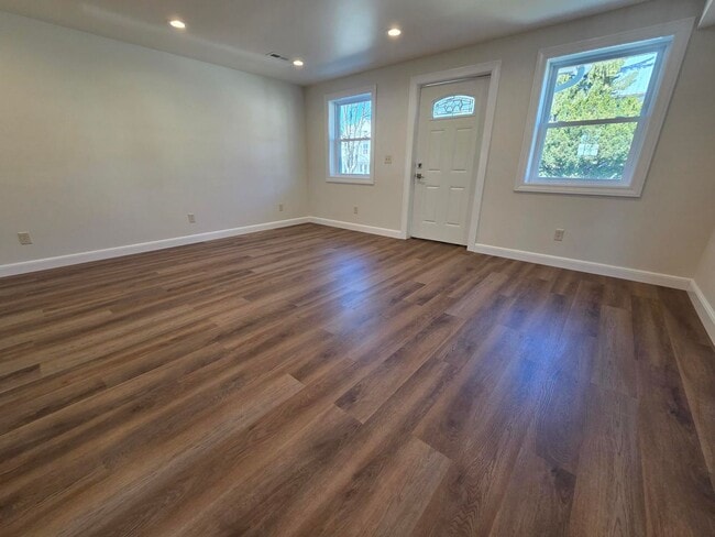 Building Photo - 43 W Main St