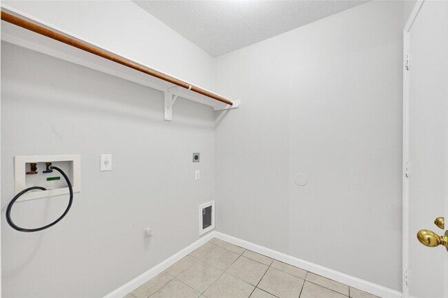 Building Photo - 7818 Black Gap Dr