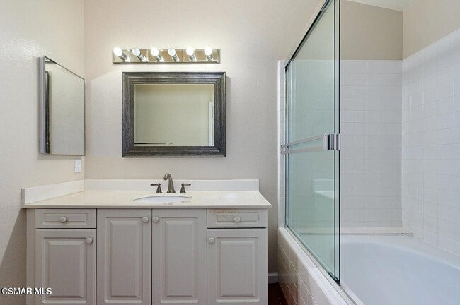 Building Photo - 4827 La Vella Dr