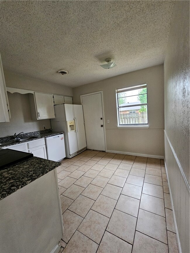 Building Photo - 708 S 23rd St