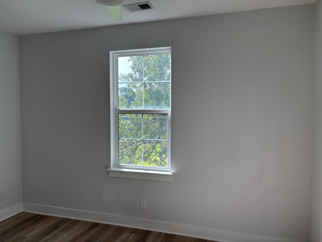 Building Photo - 2023 Comstock Ave