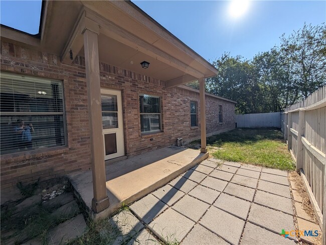 Building Photo - 208 Anne Louise Dr