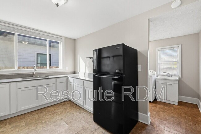 Building Photo - 1622 Yandes St
