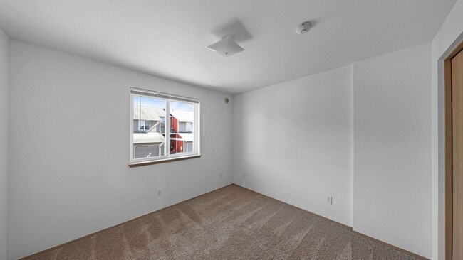Building Photo - 416 S Oak Harbor St