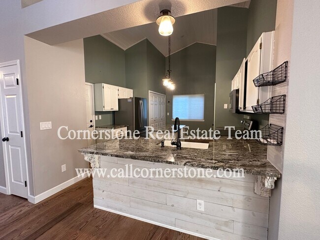 Building Photo - 950 Royal Crown Ln