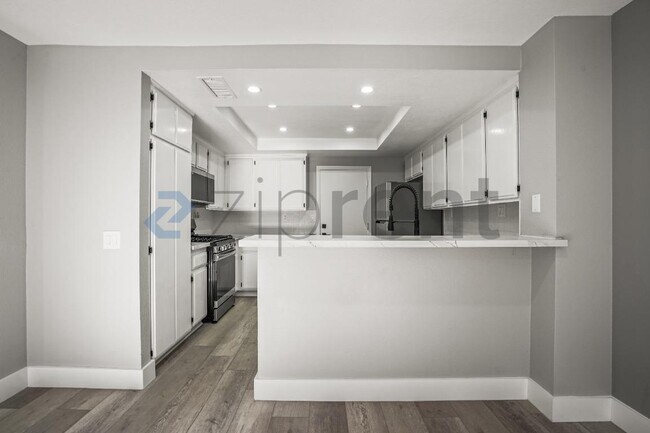 Building Photo - 16810 Picadilly Ln