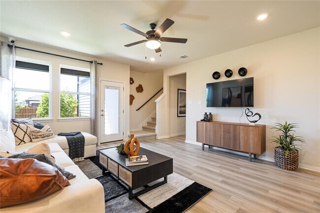 Building Photo - 2428 Ekvall Dr