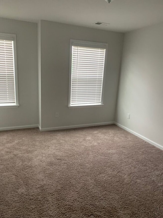 Building Photo - 7114 Luna Mae Ct