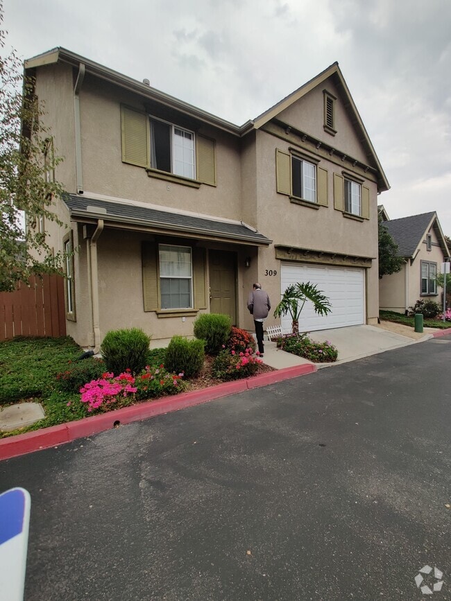 Building Photo - 309 Quail Cir