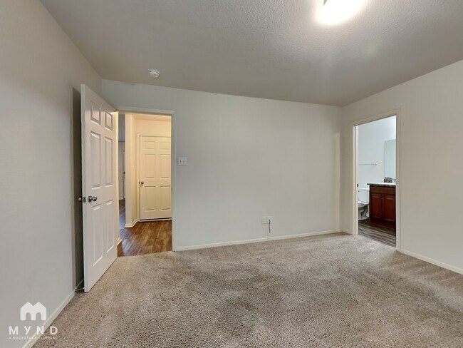 Building Photo - 9168 Pleasant Valley Dr