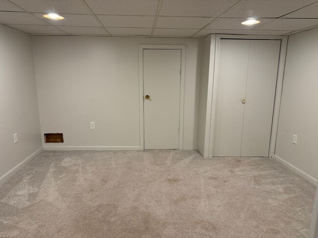 Building Photo - Newly Renovated 3-Bedroom, 1-Bathroom End-Row Townhome with Bonus Room & Backyard!