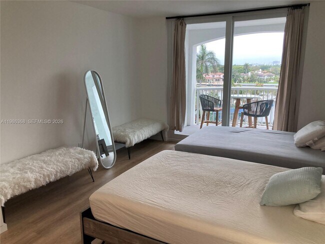Building Photo - 5401 Collins Ave