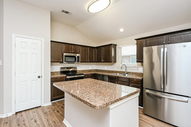 Building Photo - 1104 Monticello Dr