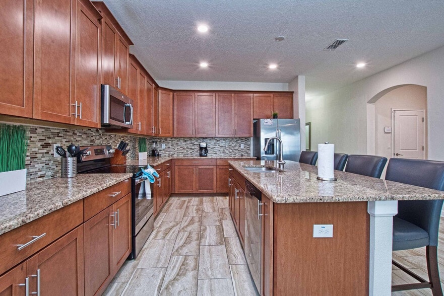 Building Photo - 4728 Sleepy Hollow Dr