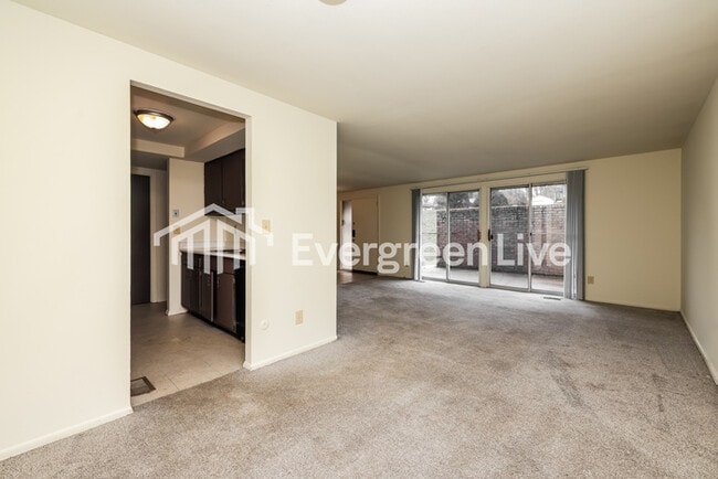 Building Photo - 5610 Troy Villa Blvd