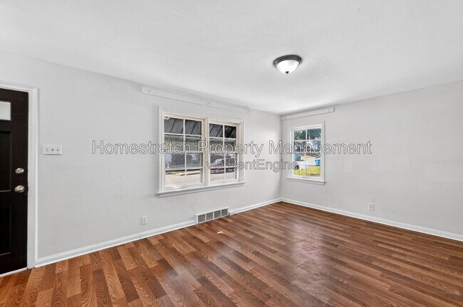 Building Photo - 426 Plaza Ave