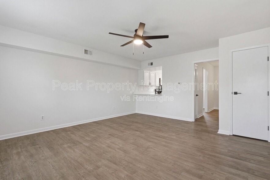 Interior Photo - Ashland Crossing