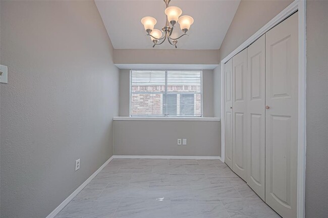 Building Photo - 2339 Loyanne Dr