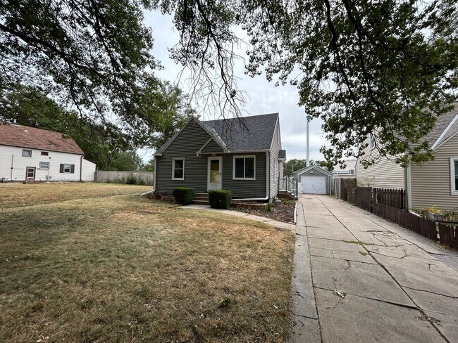 Building Photo - 6 month lease-3335 P Street-3bed/2bath