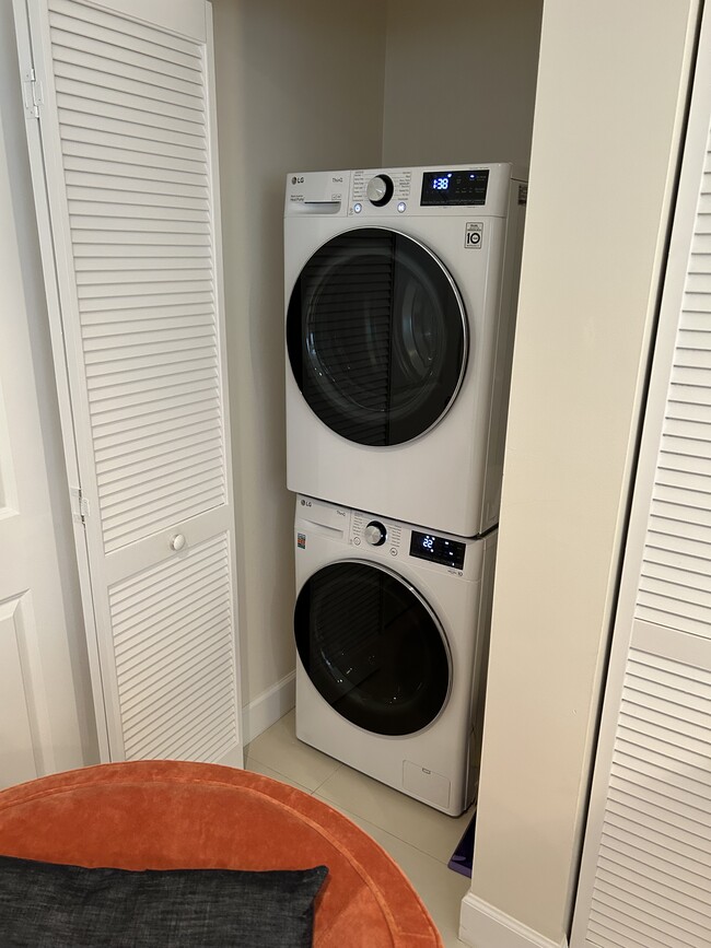 washer dryer - 2700 1st NE Ave