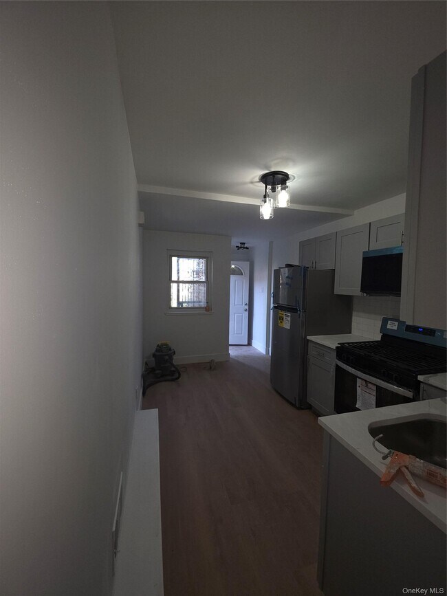 Building Photo - 3766 Bronxwood Ave