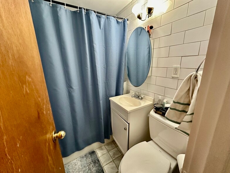 Building Photo - 108 Myrtle St