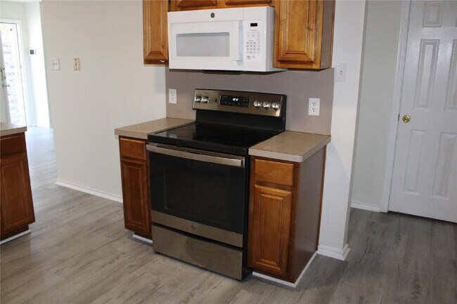 Building Photo - 1706 Caravan Trail