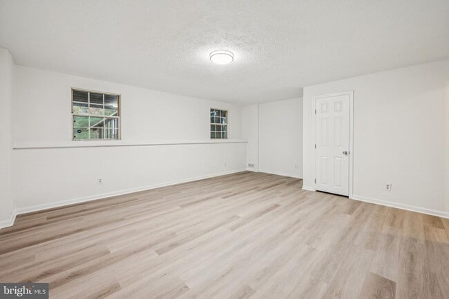 Building Photo - 29 Wagon Wheel Dr