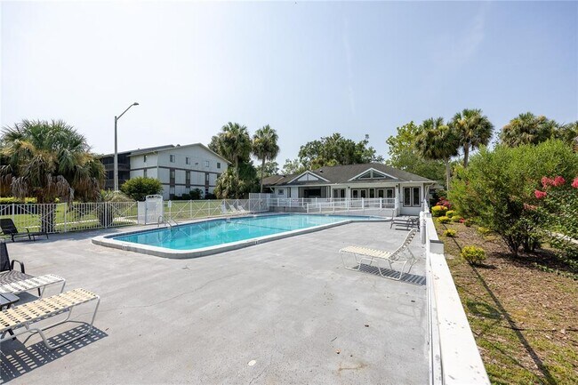 Building Photo - 6519 W Newberry Rd