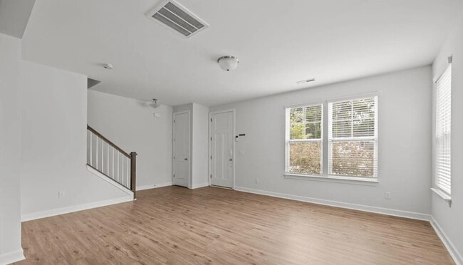 Building Photo - 2821 Shamrock Dr