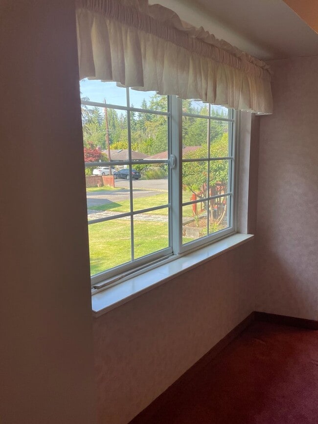 Building Photo - 2 BR/1.75 BA home in Edmonds