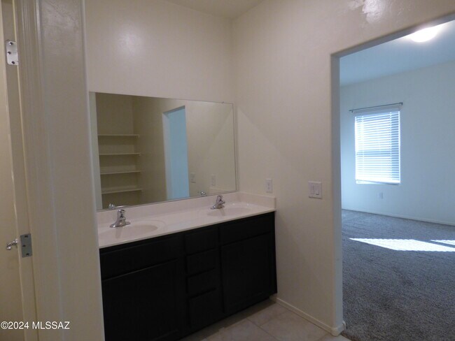 Building Photo - 10208 N Crooked Peak Trail