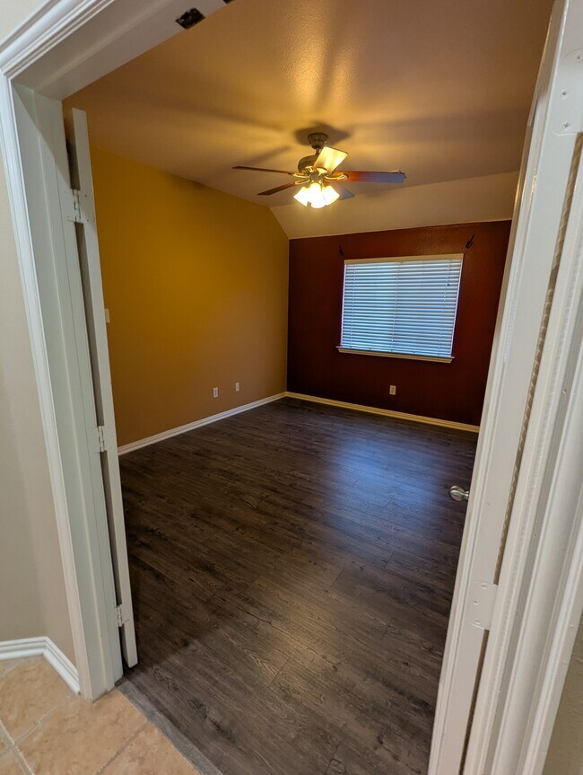 Building Photo - 3929 Cross Bend Dr