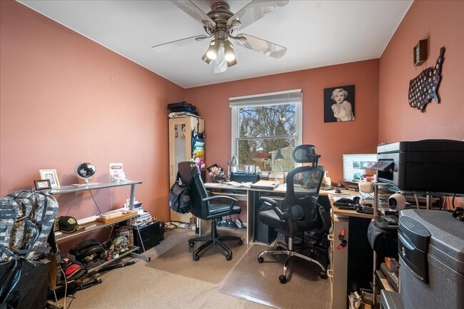 Building Photo - 517 Longwood Dr