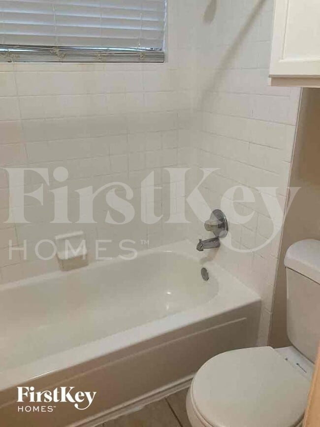 Building Photo - 2329 Bent Brook Dr