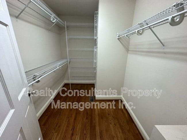 Building Photo - 519 Dick St