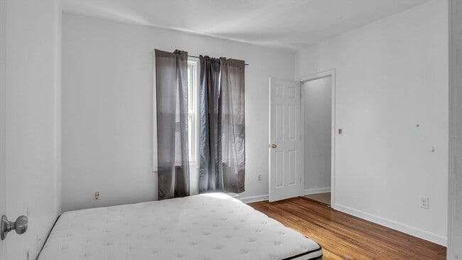 Building Photo - 1442 Main St