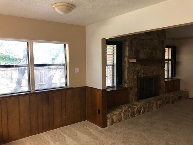 Building Photo - 10502 Doering Ln
