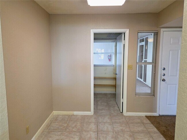 Building Photo - 5801 Bahia Del Mar Cir N