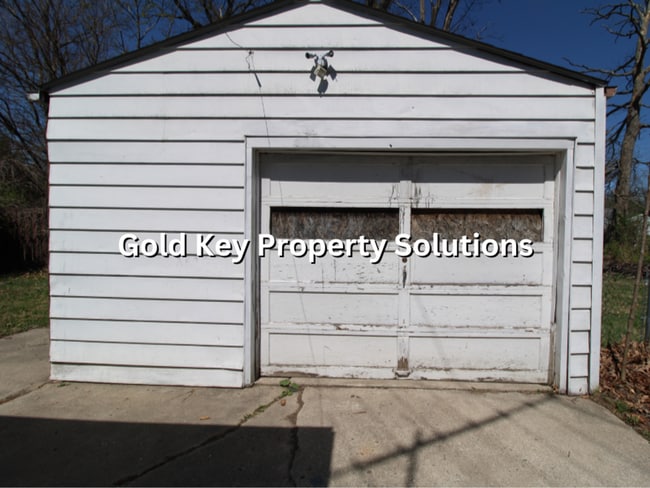 Building Photo - Eastside 3 BR 1 BA House with Garage and Central Air (SECTION 8 APPROVED)