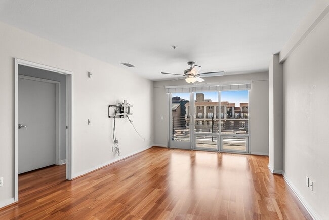 Building Photo - Walkable Little Italy Living – 3BR/3BA with Gated Parking