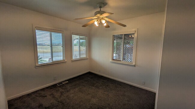 Building Photo - 4665 W Hedges Ave