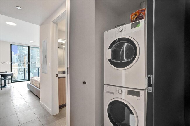 Building Photo - 151 NE 5th St