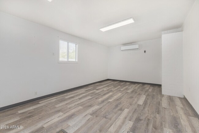 Building Photo - 1340 E Garnet Cir