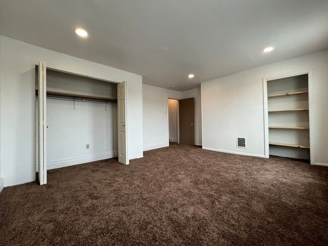 Building Photo - Charming and Updated 3BR Home For Rent in Pittsburgh's Elliot Neighborhood