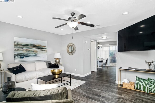 Building Photo - 1337 Spring Valley Common