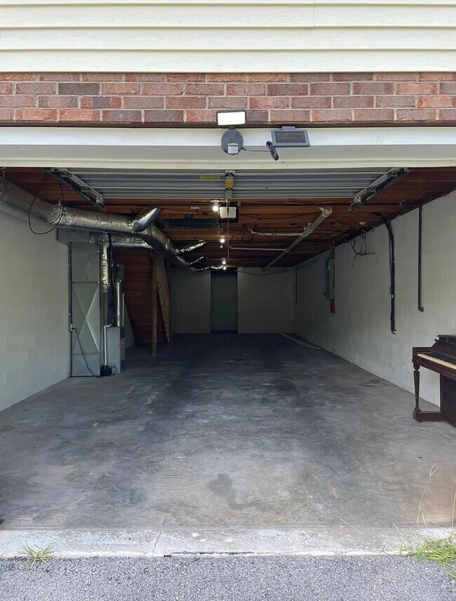 Building Photo - 928 Nottingham Dr