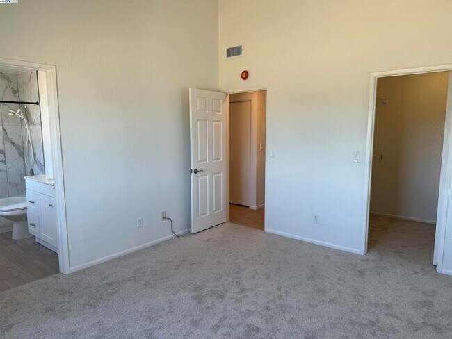 Building Photo - 7595 Canyon Meadows Cir