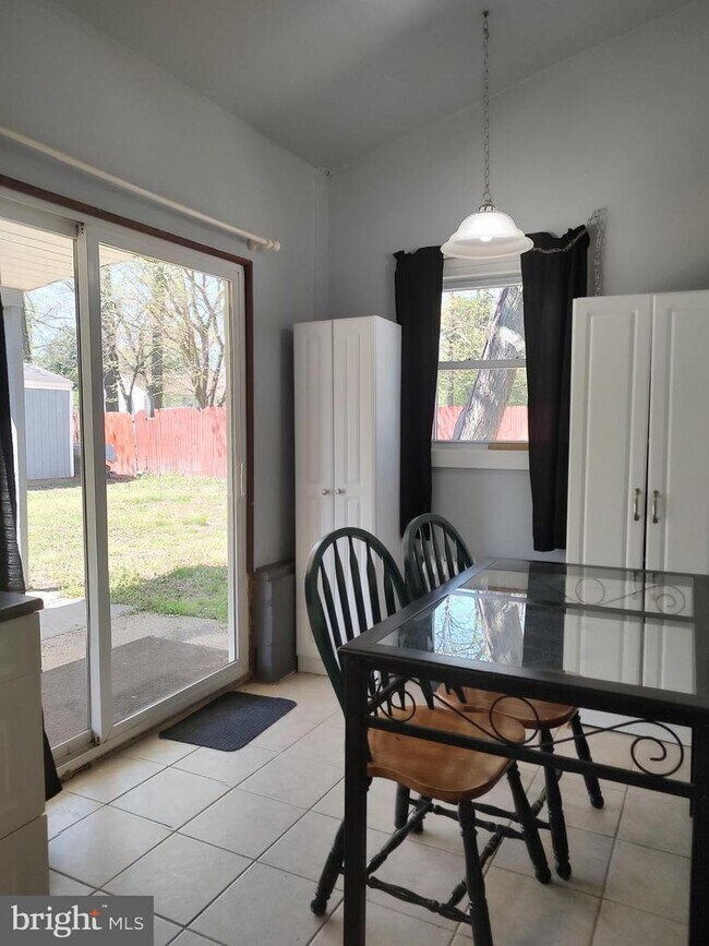 Building Photo - 1821 Parkside Dr